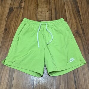 Nike Sportswear Woven Flow Shorts Vivid Green White Mens Small AR2382-332